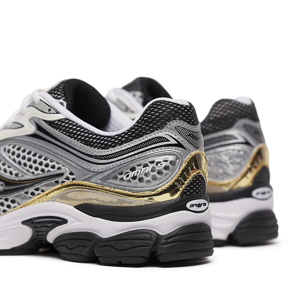 Saucony Progrid Omni 9‎ Men's Size 9.5 Women’s size 11 In Silver/Gold NWT In Box